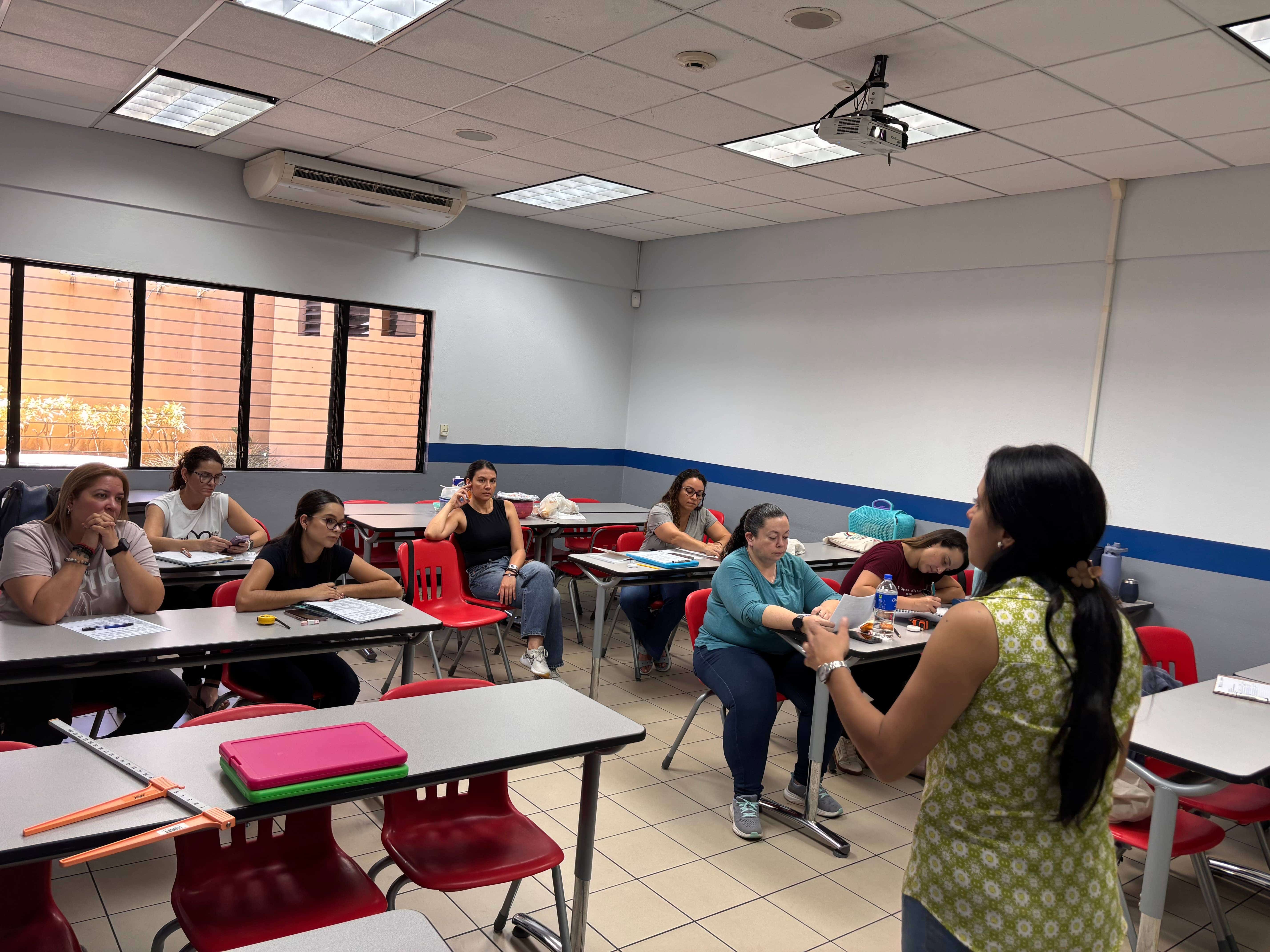 Personas participantes en aula del cenarec